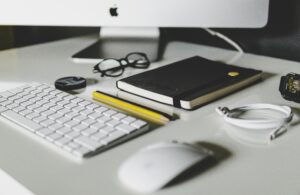 sabri-tuzcu-wunVFNvqhfE-unsplash-300x195 كيفية تنظيم شرائح العرض التقديمي بالذكاء الاصطناعي في دقائق