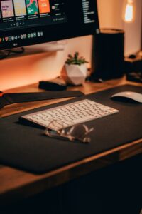 zac-wolff-JRH1X5Fsn0-unsplash-200x300 كيفية إنشاء مخطط عرض تقديمي احترافي باستخدام Claude 4.7