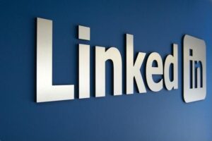 WhatsApp-Image-2026-08-12-at-6.47.00-PM-300x200 برومبتات Claude لتحويل بروفايل LinkedIn إلى مغناطيس لـ الفرص الوظيفية
