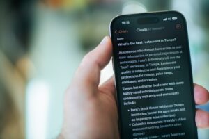aerps-com-_c9iPLn7emA-unsplash-300x200 أكاديمية كلود متاحة الآن: تعلم الذكاء الاصطناعي مجانًا من البداية إلى الاحتراف