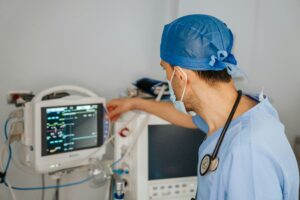 cesar-badilla-miranda-0Fv4M2hSZJU-unsplash-300x200 فتح باب التوظيف في مستشفى الملك فيصل التخصصي ومركز الأبحاث لحملة الدبلوم والبكالوريوس فأعلى