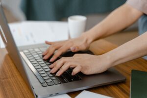pexels-mart-production-7606064-300x200 وظائف مشاريع الترفيه لحملة الثانوية فأعلى في عدة مدن سعودية