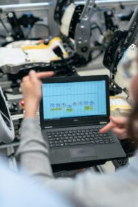 thisisengineering-q9yJE97A44Q-unsplash-200x300 وظائف وزارة الاتصالات عبر جدارات لحملة البكالوريوس للجنسين في الرياض