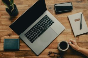 clay-banks-oO6Gm16Cqcg-unsplash-1-300x200 أرامكو السعودية تفتح التسجيل في برامج التدريب الجامعي والمهني 1448هـ