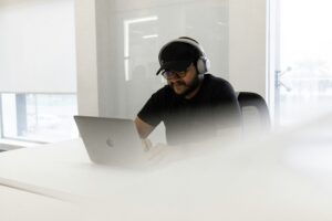 olga-nayda-fzLdvgHQvfU-unsplash-300x200 وظائف بنك مصر 2026: فرصة عمل Teller وCustomer Service لحديثي التخرج في جميع المحافظات
