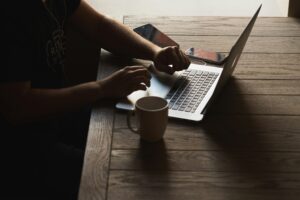 parker-byrd-gxD8hCmi0IQ-unsplash-300x200 تقديم أرامكو السعودية 2026: موعد التسجيل في برامج التدريب الجامعي والمهني والمزايا